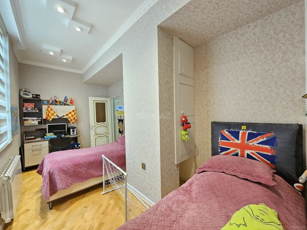 Satılır 4 otaqlı mənzil 146 m²