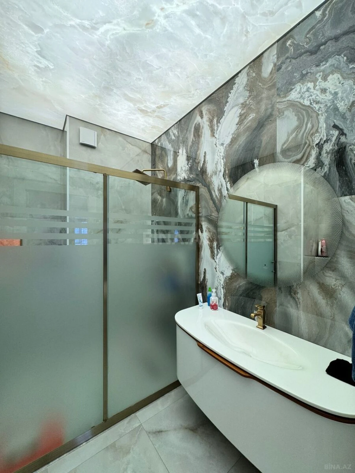 Satılır 4 otaqlı mənzil 165 m²