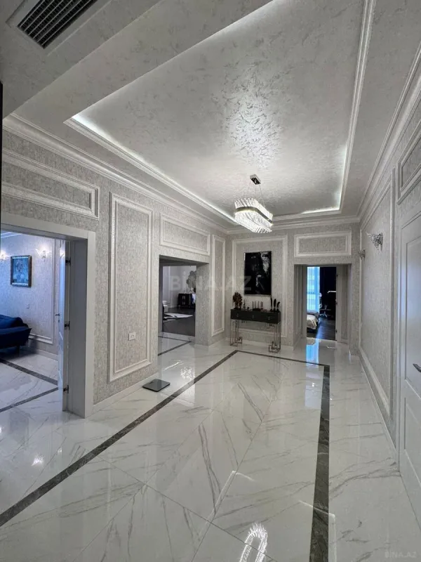 Satılır 4 otaqlı mənzil 165 m²