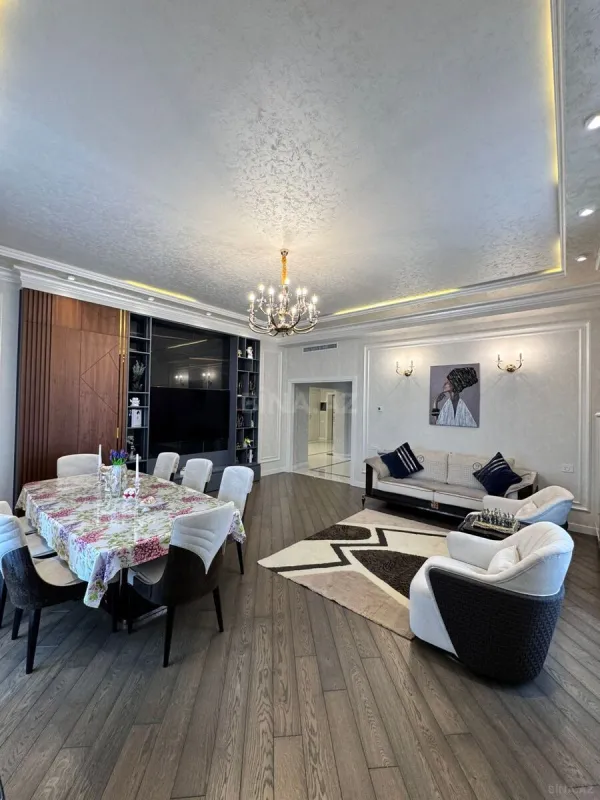 Satılır 4 otaqlı mənzil 165 m²