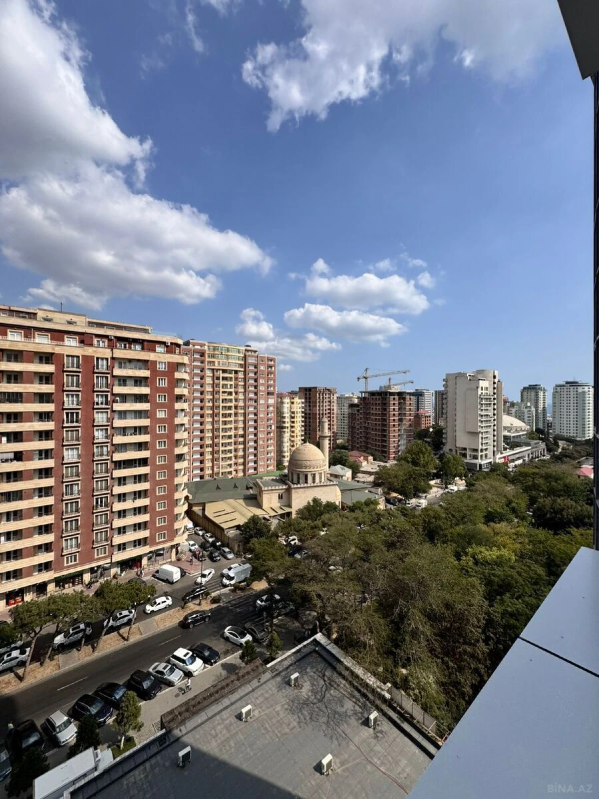 Satılır 4 otaqlı mənzil 165 m²