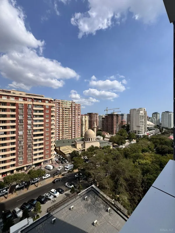 Satılır 4 otaqlı mənzil 165 m²