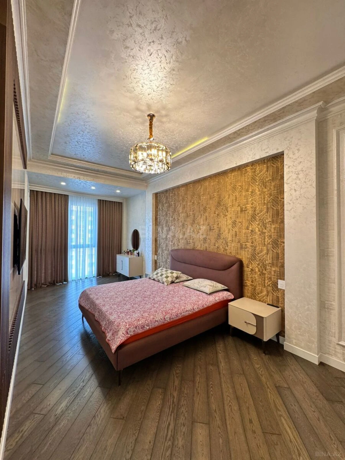 Satılır 4 otaqlı mənzil 165 m²