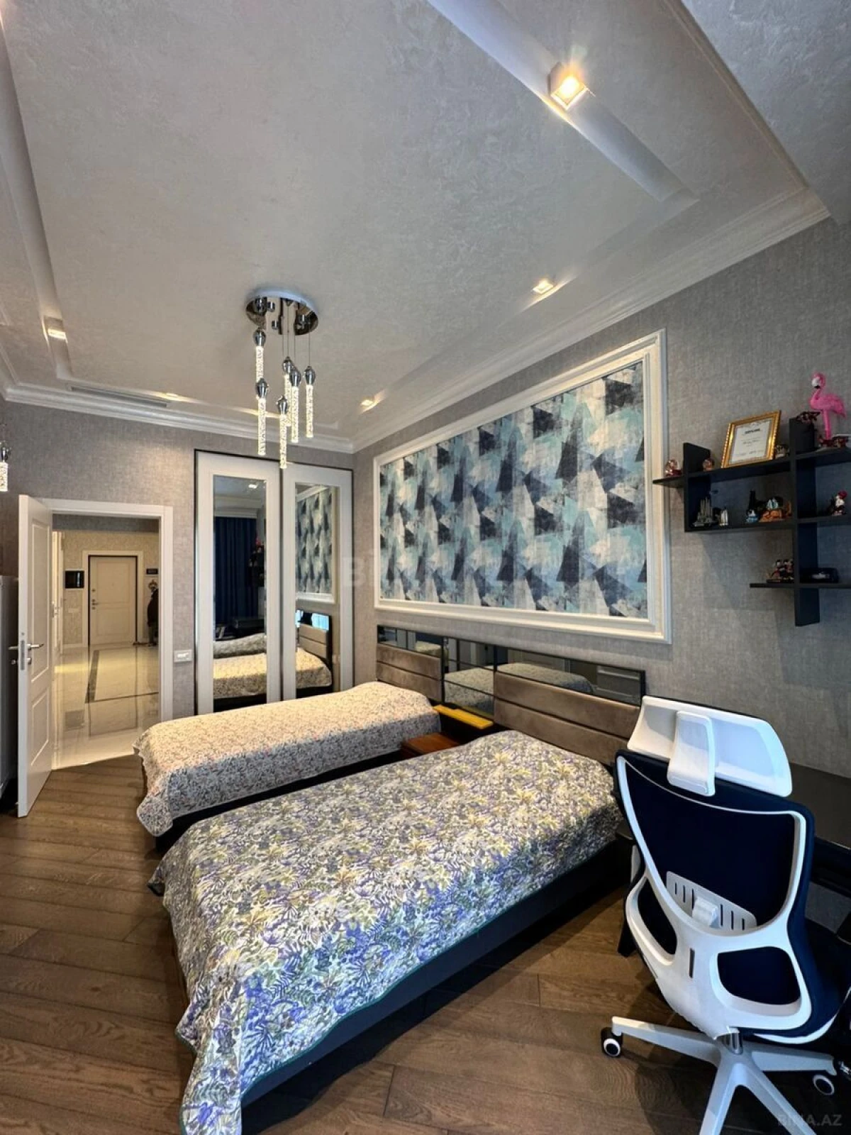 Satılır 4 otaqlı mənzil 165 m²