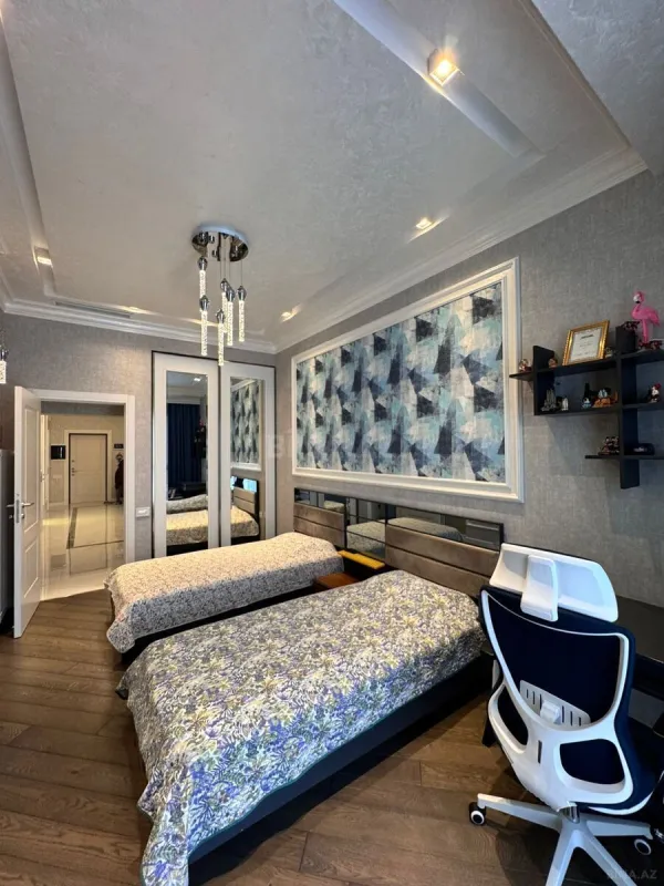 Satılır 4 otaqlı mənzil 165 m²