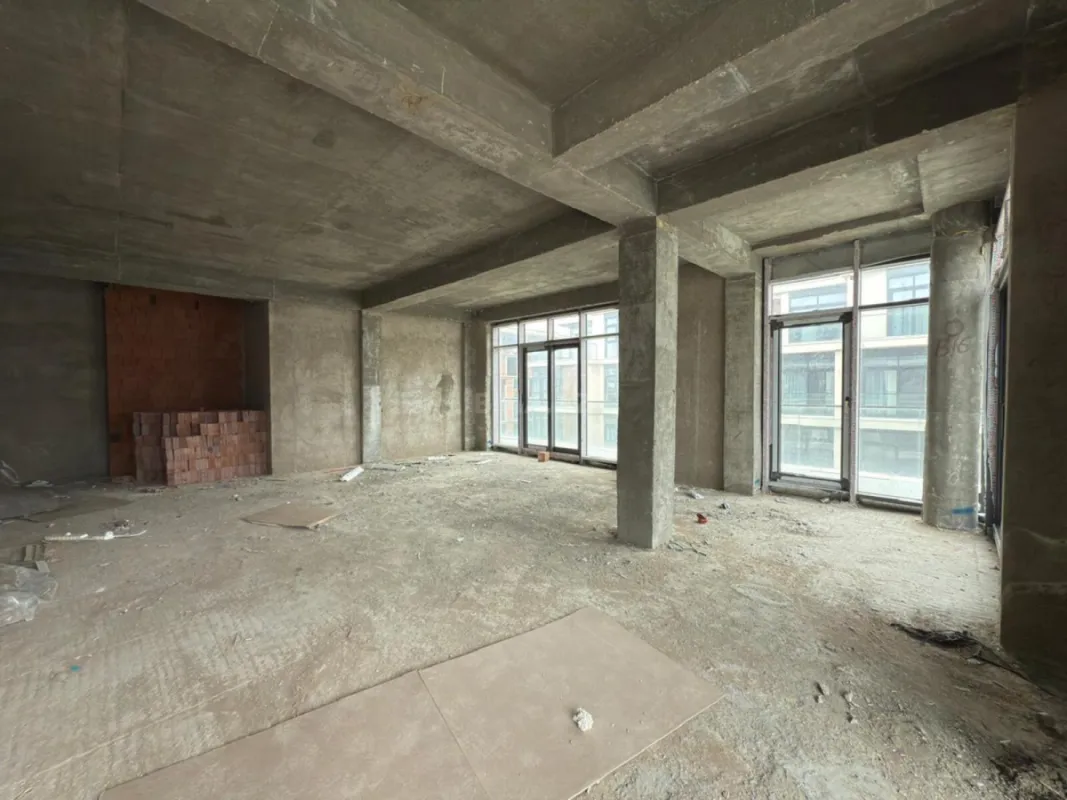 Satılır 3 otaqlı mənzil 133.4 m²