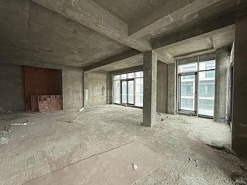 Satılır 3 otaqlı mənzil 133.4 m²