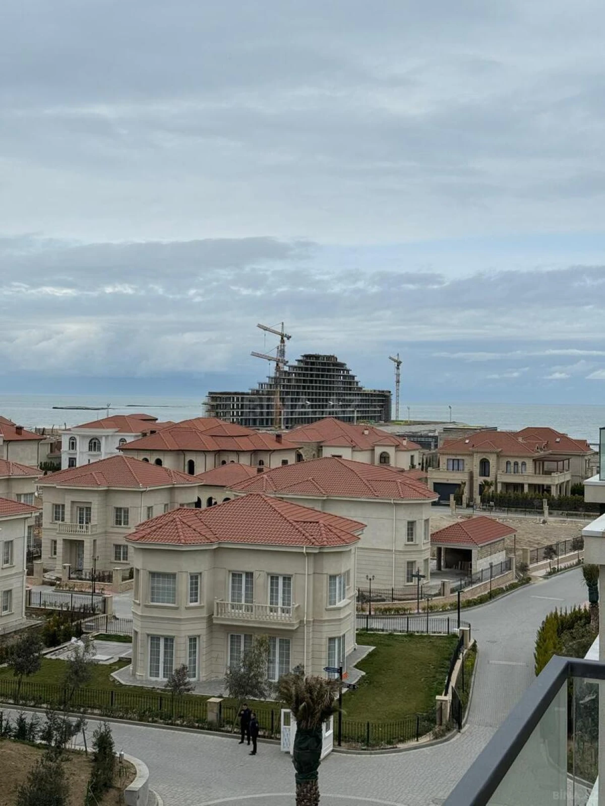 Satılır 3 otaqlı mənzil 133.4 m²