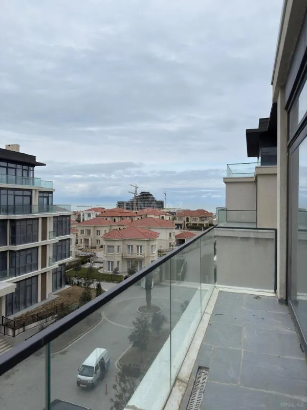 Satılır 3 otaqlı mənzil 133.4 m²