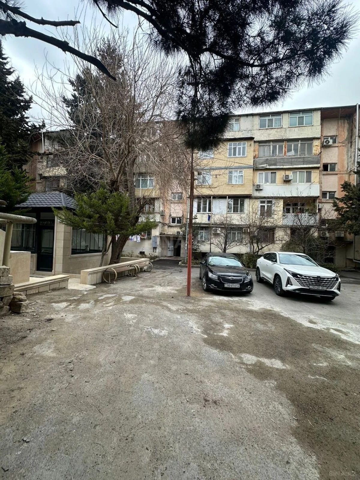Satılır 4 otaqlı mənzil 105 m²