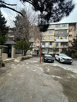 Satılır 4 otaqlı mənzil 105 m²