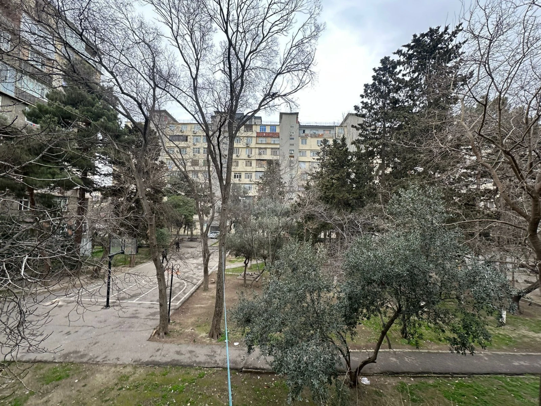 Satılır 4 otaqlı mənzil 105 m²