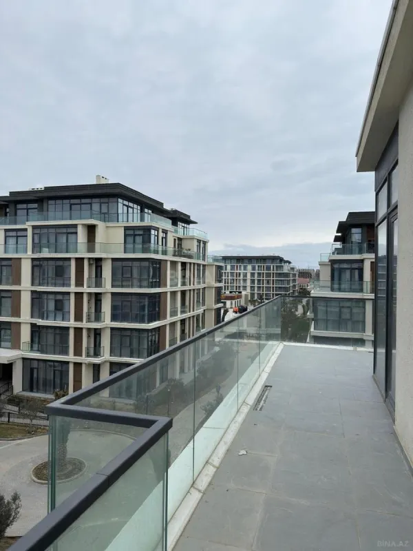 Satılır 3 otaqlı mənzil 133.4 m²