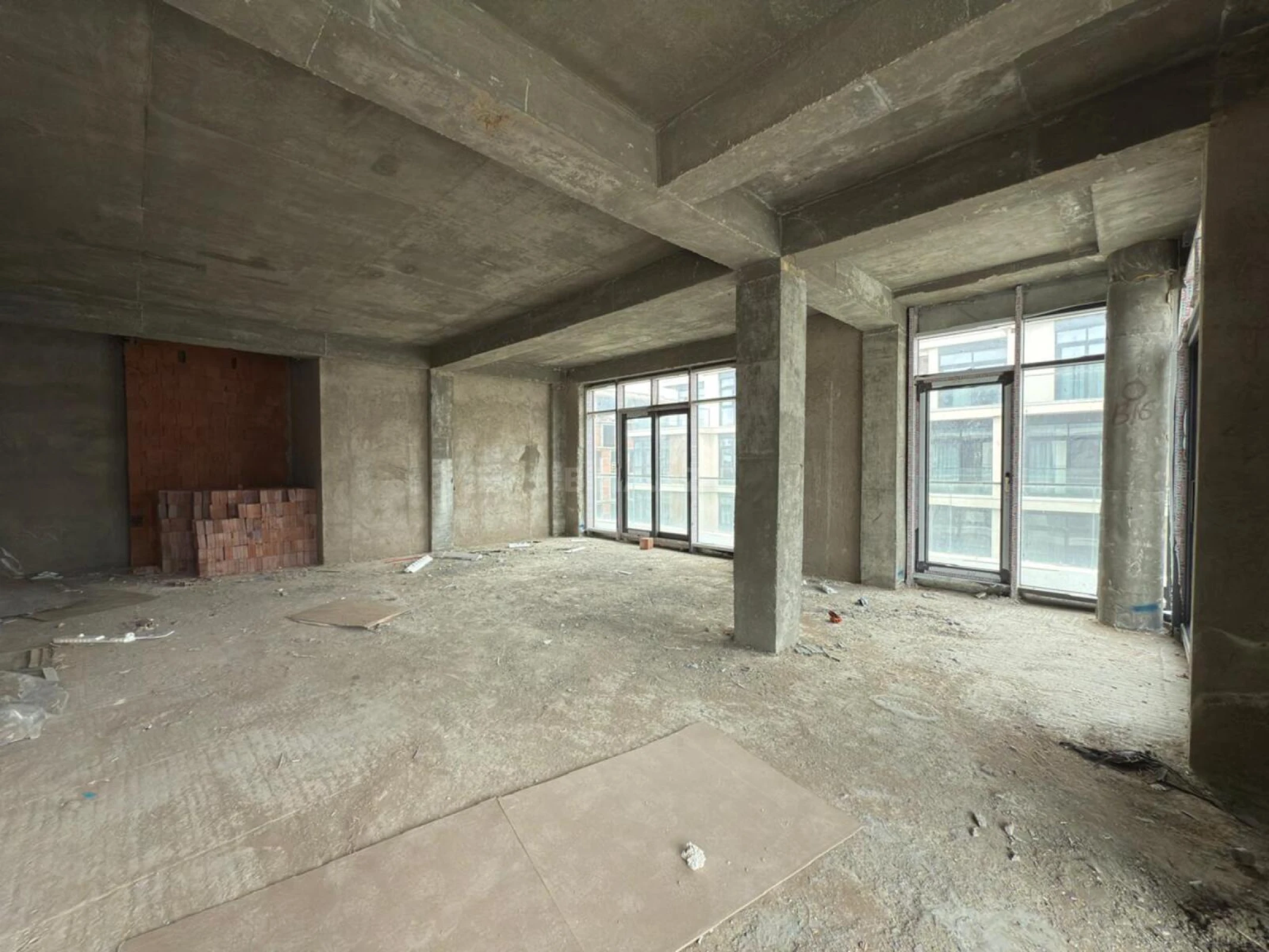 Satılır 3 otaqlı mənzil 133.4 m²