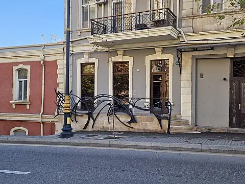 Satılır obyekt 180 m² — Bakı 180.00 m²