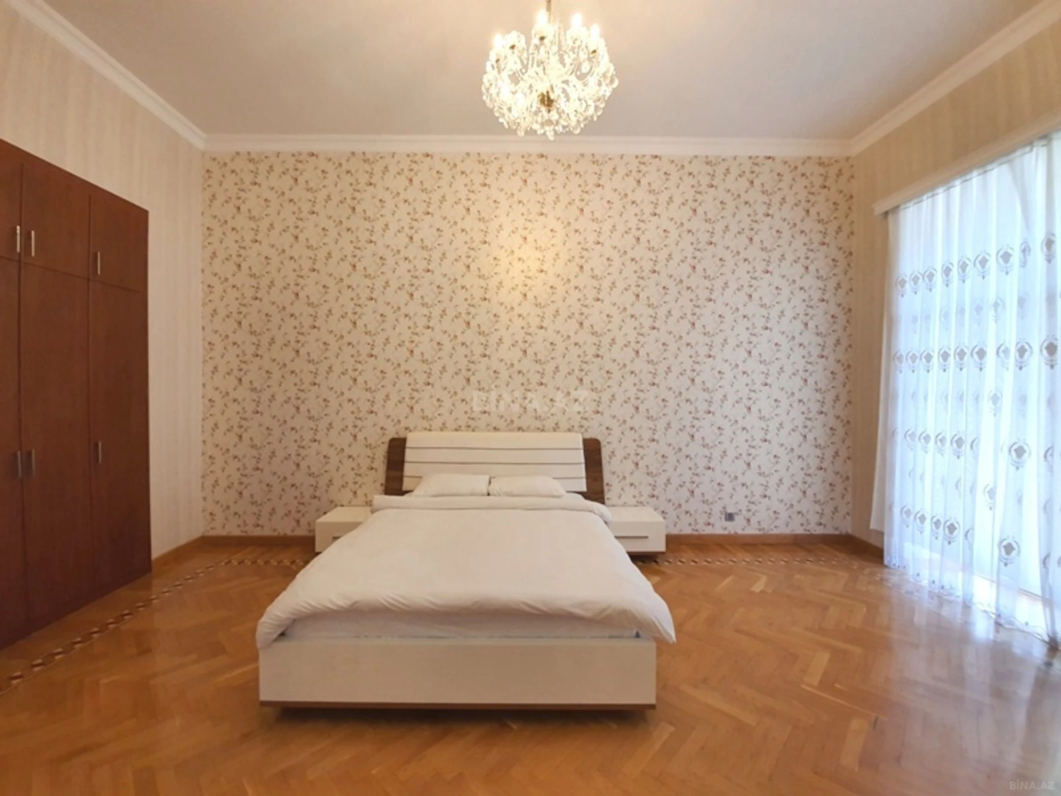 Kirayə verilir 4 otaqlı mənzil 170 m²