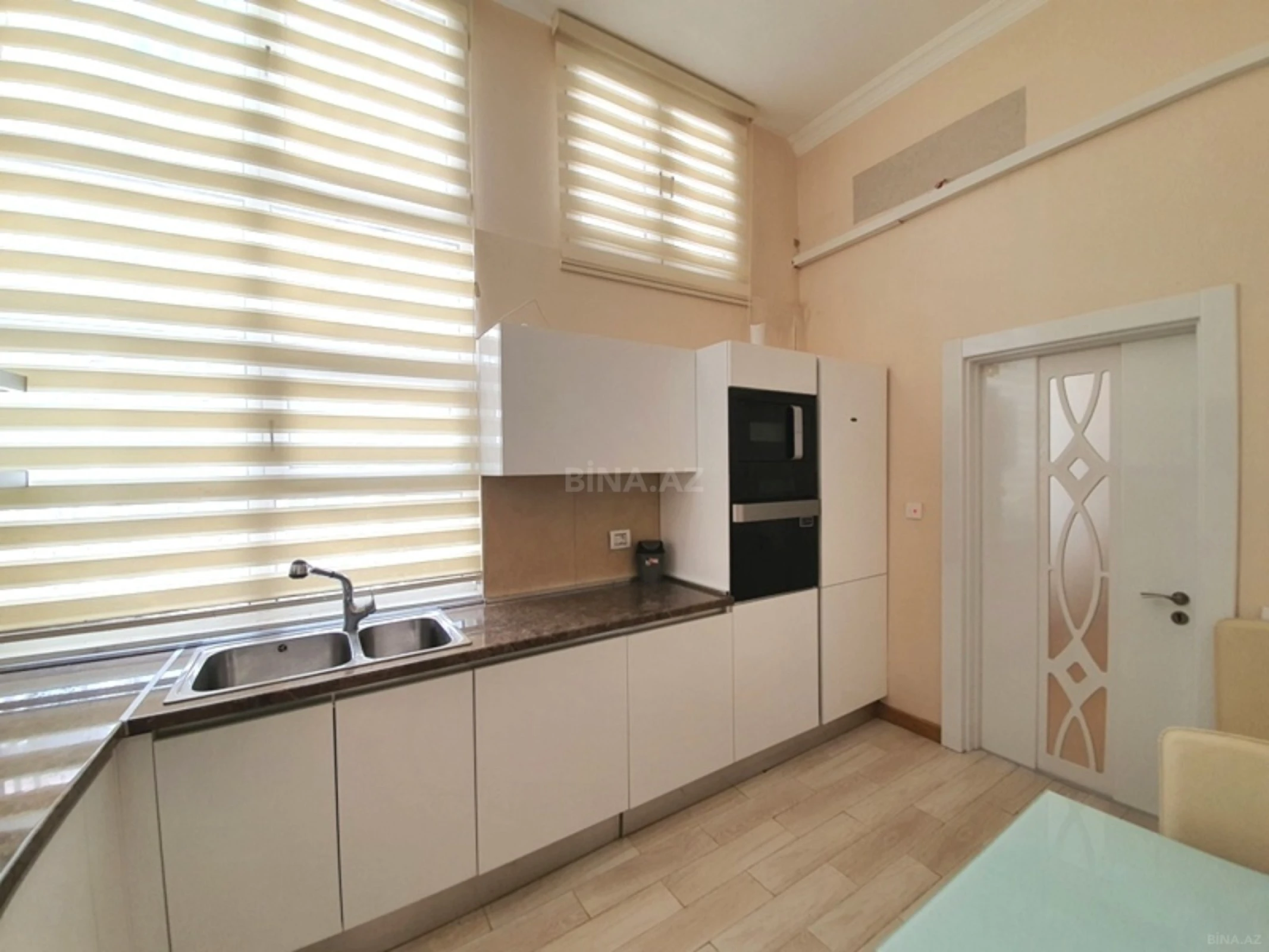 Kirayə verilir 4 otaqlı mənzil 170 m²