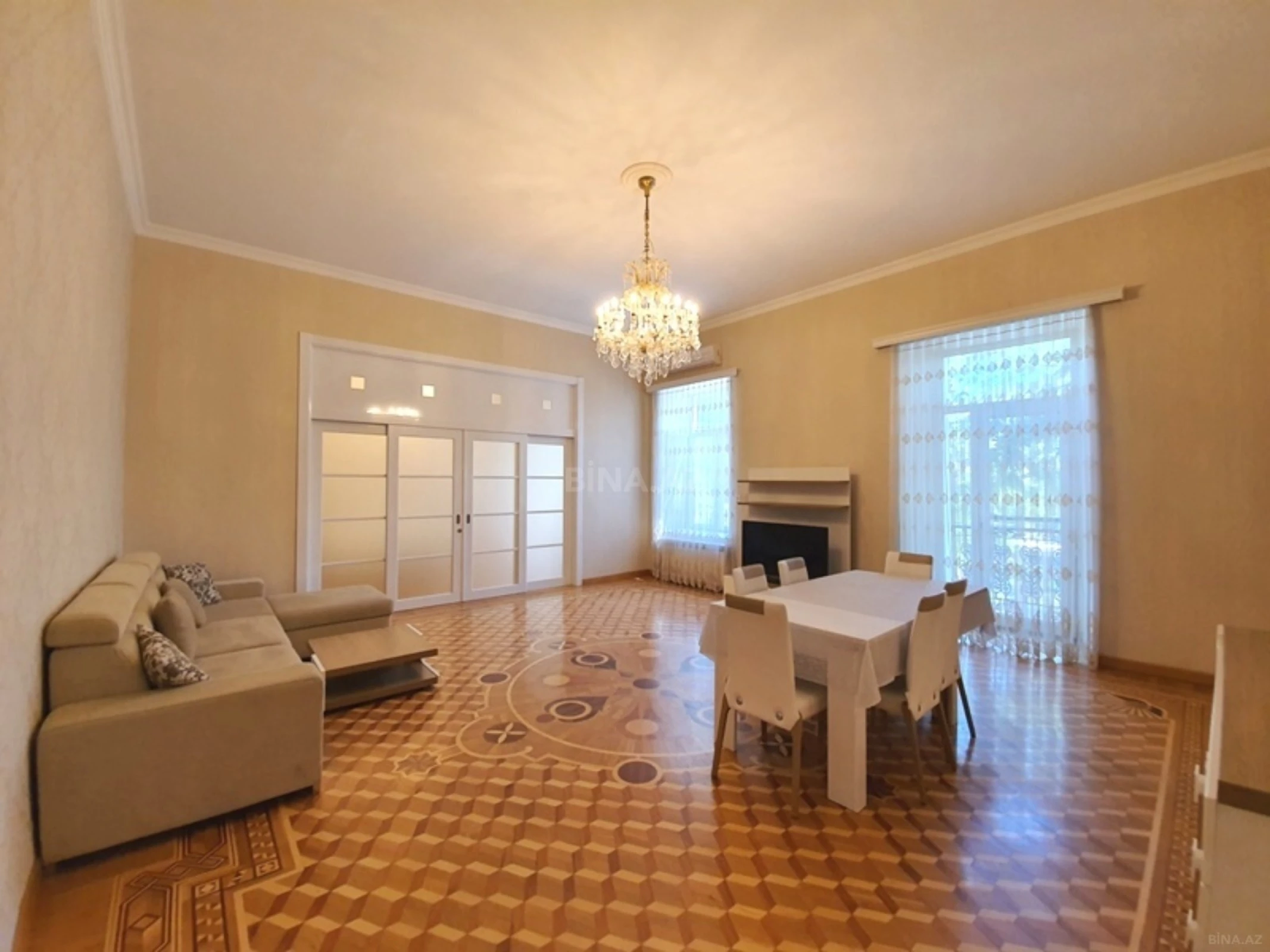 Kirayə verilir 4 otaqlı mənzil 170 m²