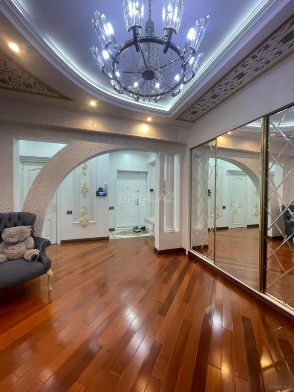 Satılır 4 otaqlı mənzil 171.2 m²