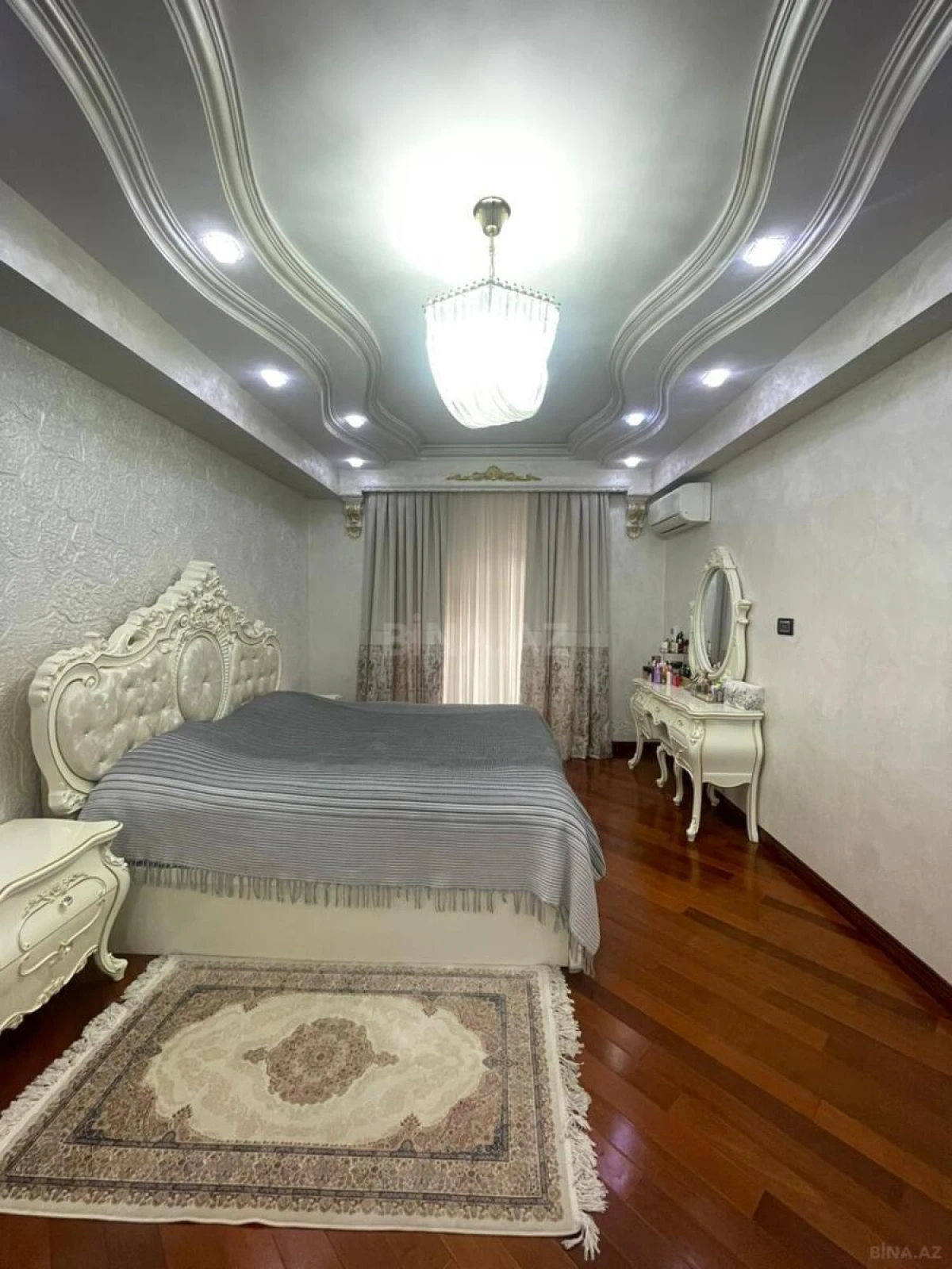 Satılır 4 otaqlı mənzil 171.2 m²