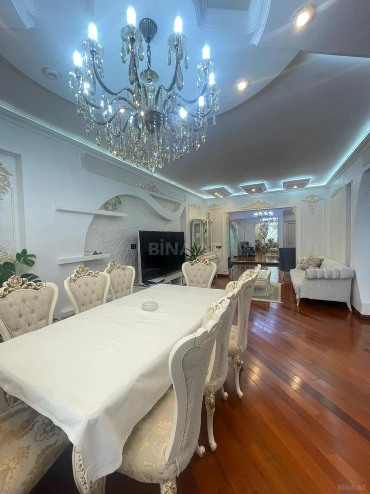 Satılır 4 otaqlı mənzil 171.2 m²