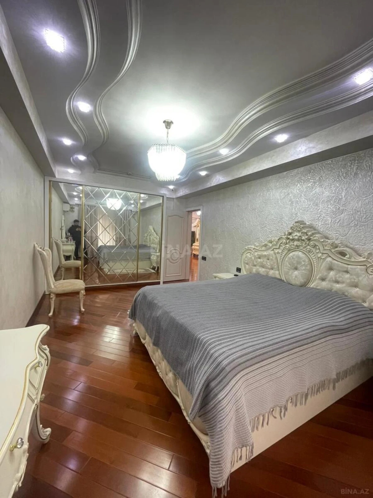 Satılır 4 otaqlı mənzil 171.2 m²