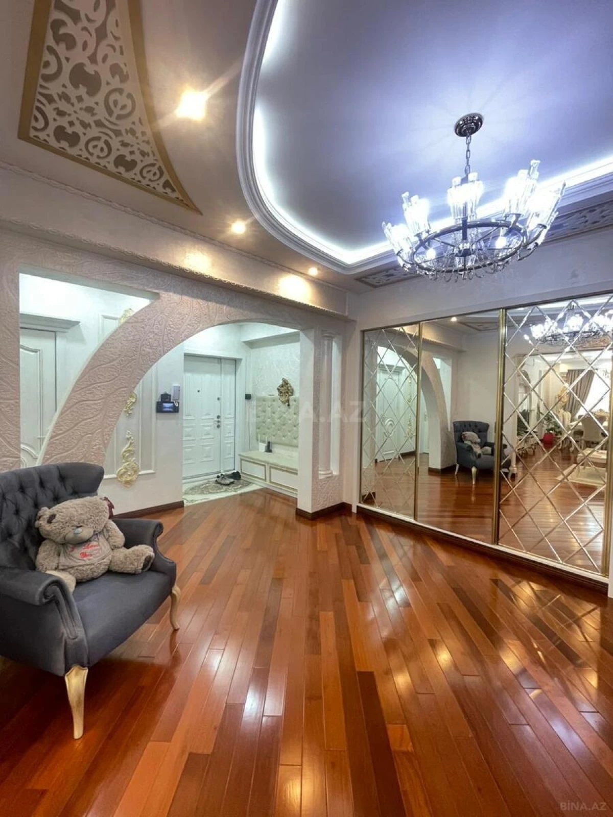 Satılır 4 otaqlı mənzil 171.2 m²