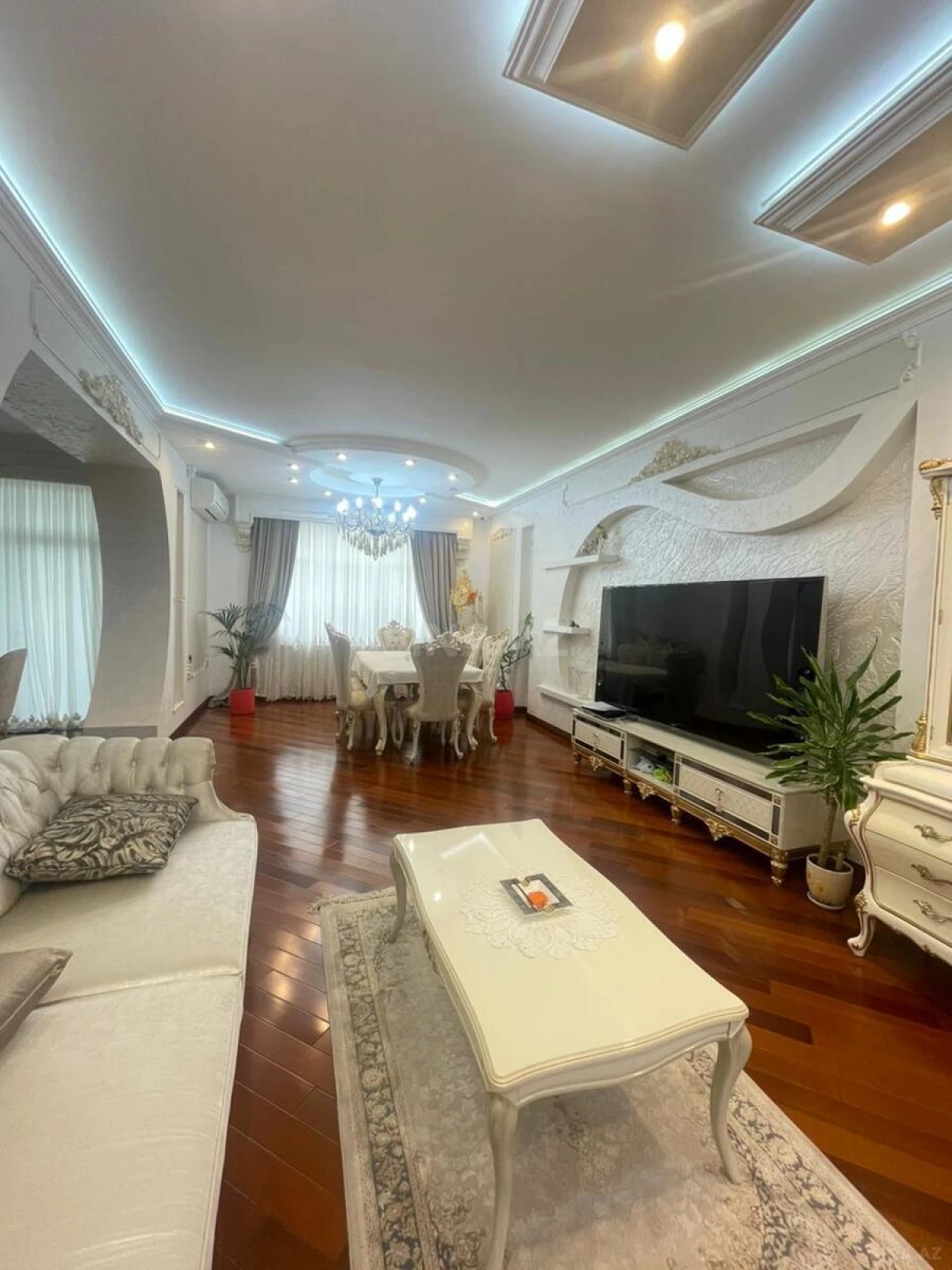 Satılır 4 otaqlı mənzil 171.2 m²