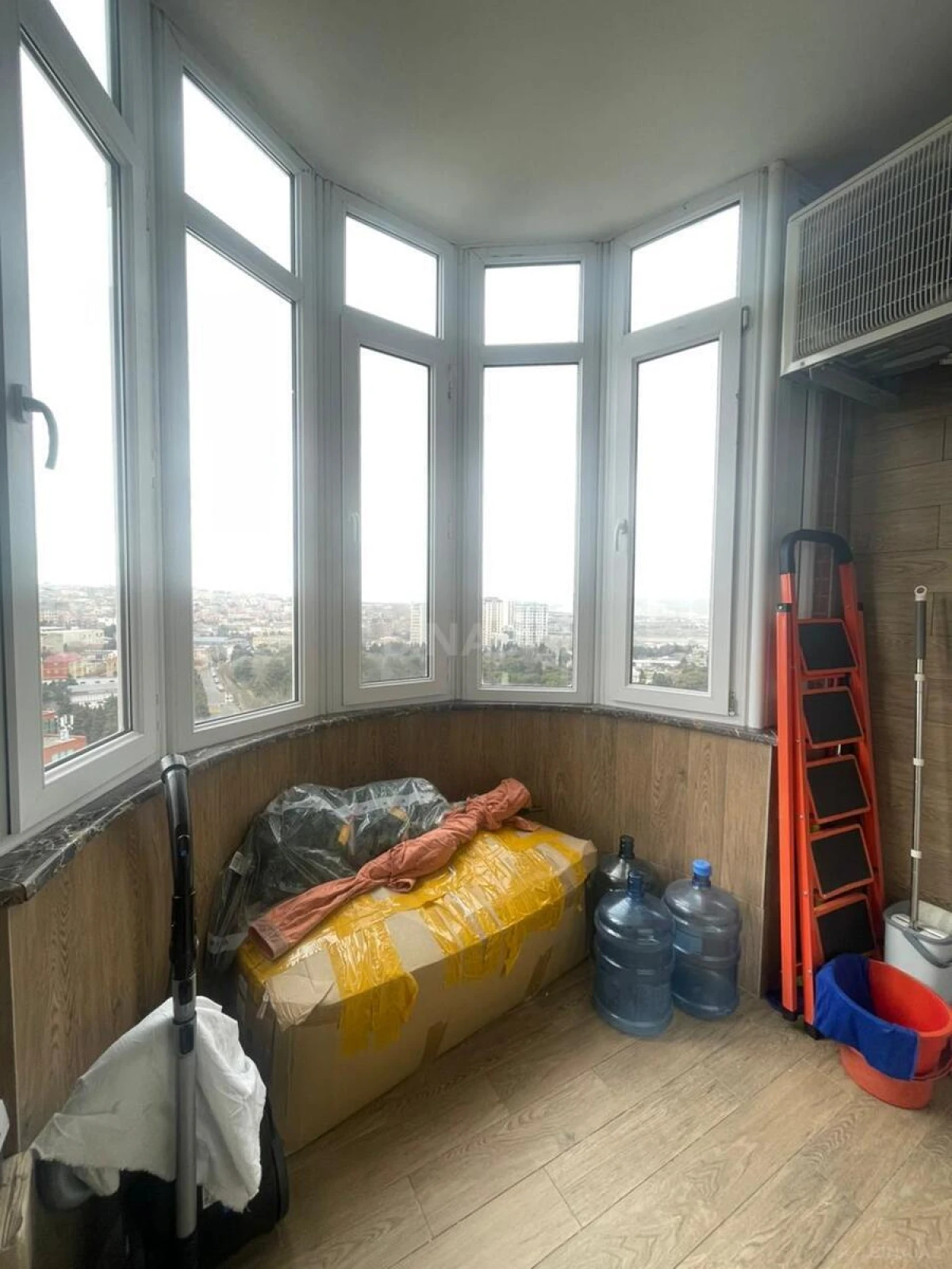 Satılır 4 otaqlı mənzil 171.2 m²