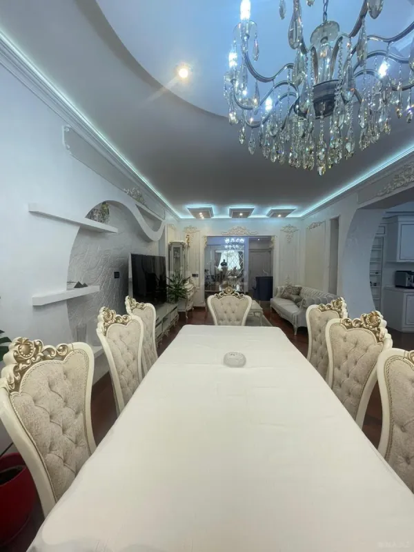 Satılır 4 otaqlı mənzil 171.2 m²