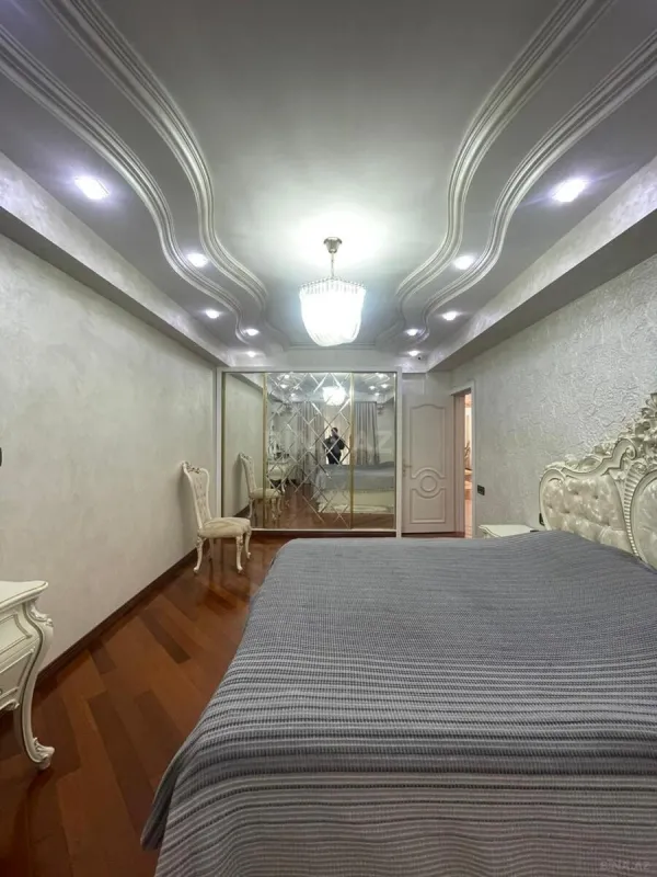 Satılır 4 otaqlı mənzil 171.2 m²