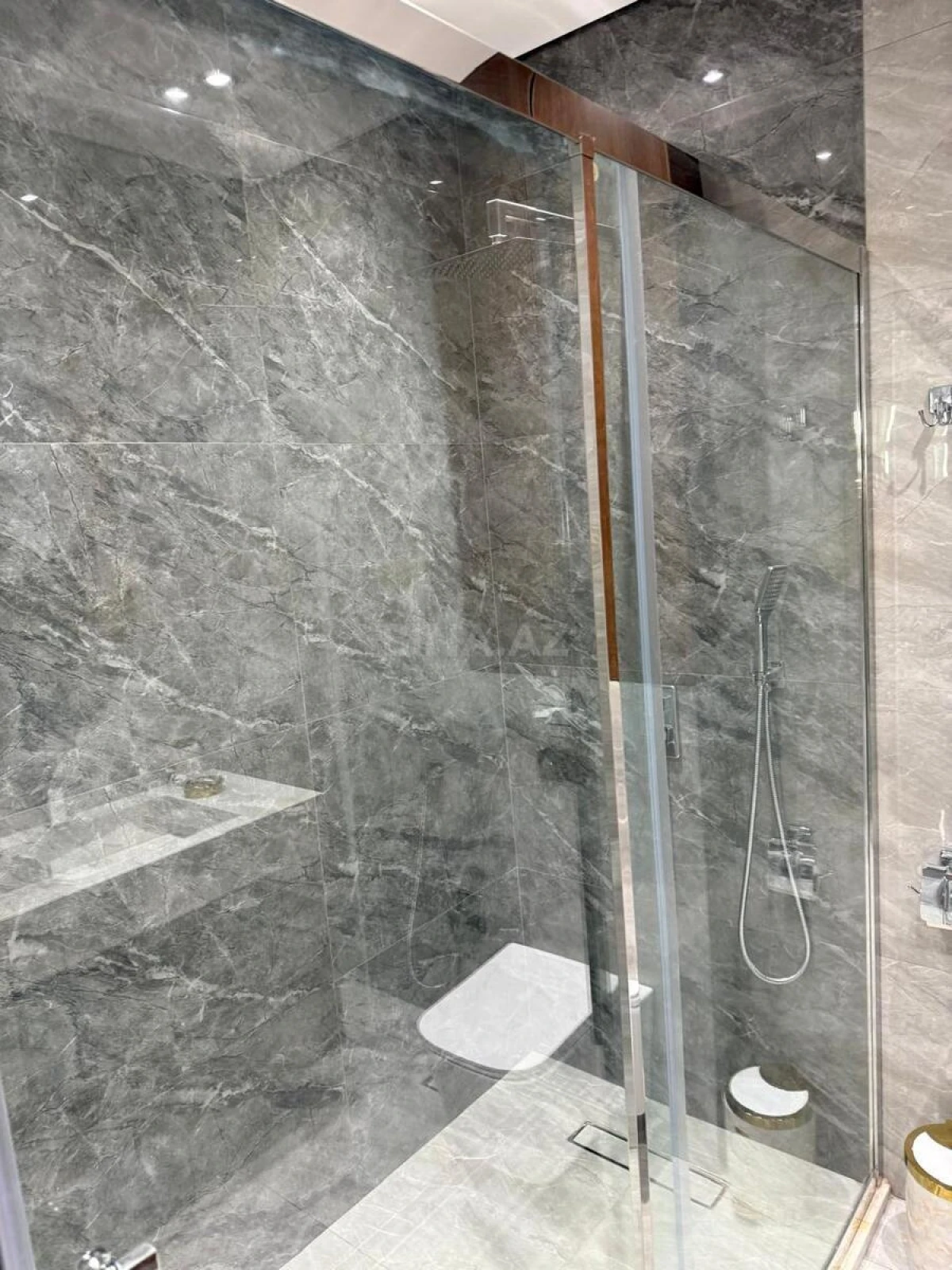 Satılır 3 otaqlı mənzil 106 m²