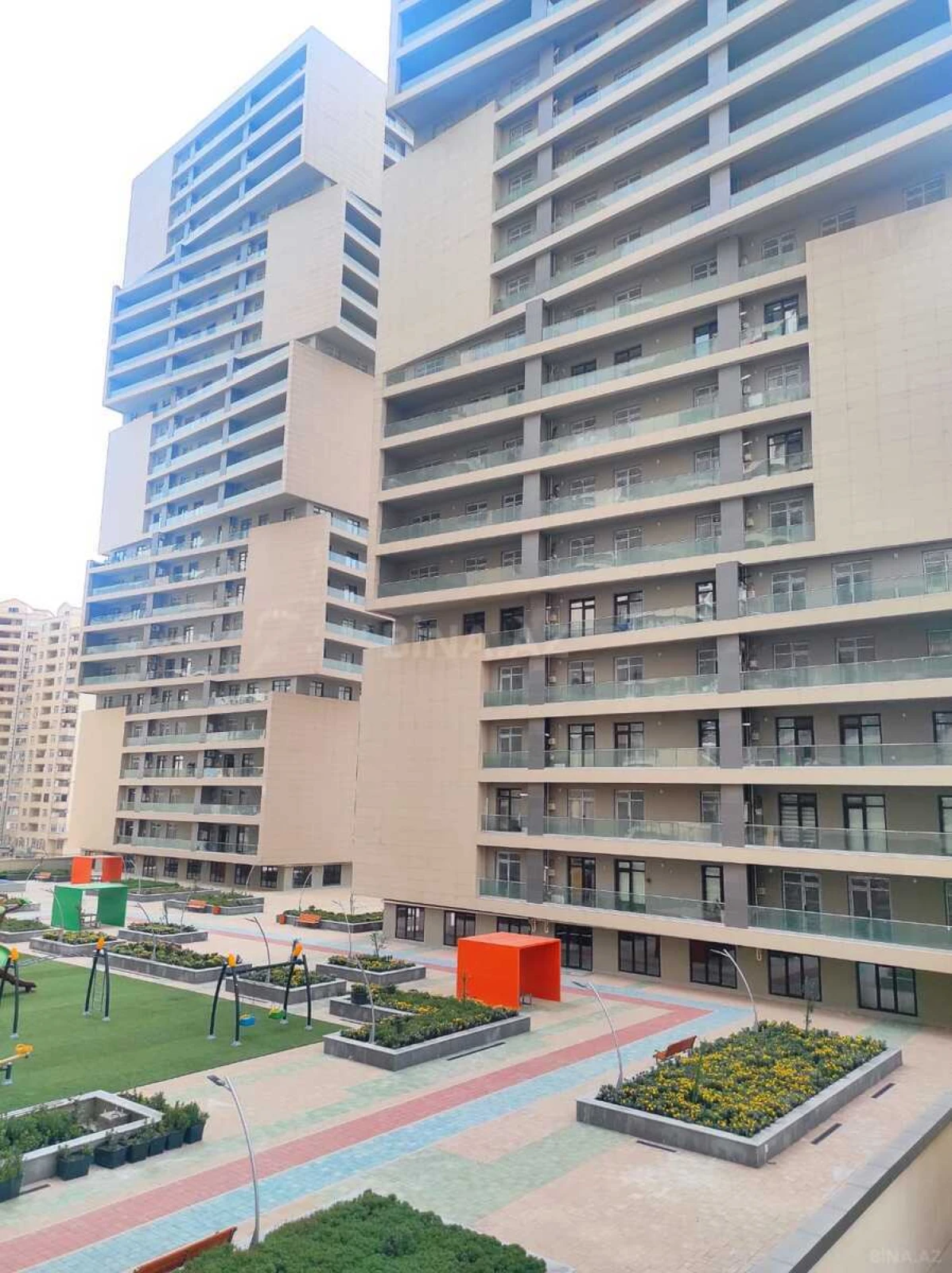 Satılır 3 otaqlı mənzil 148 m²