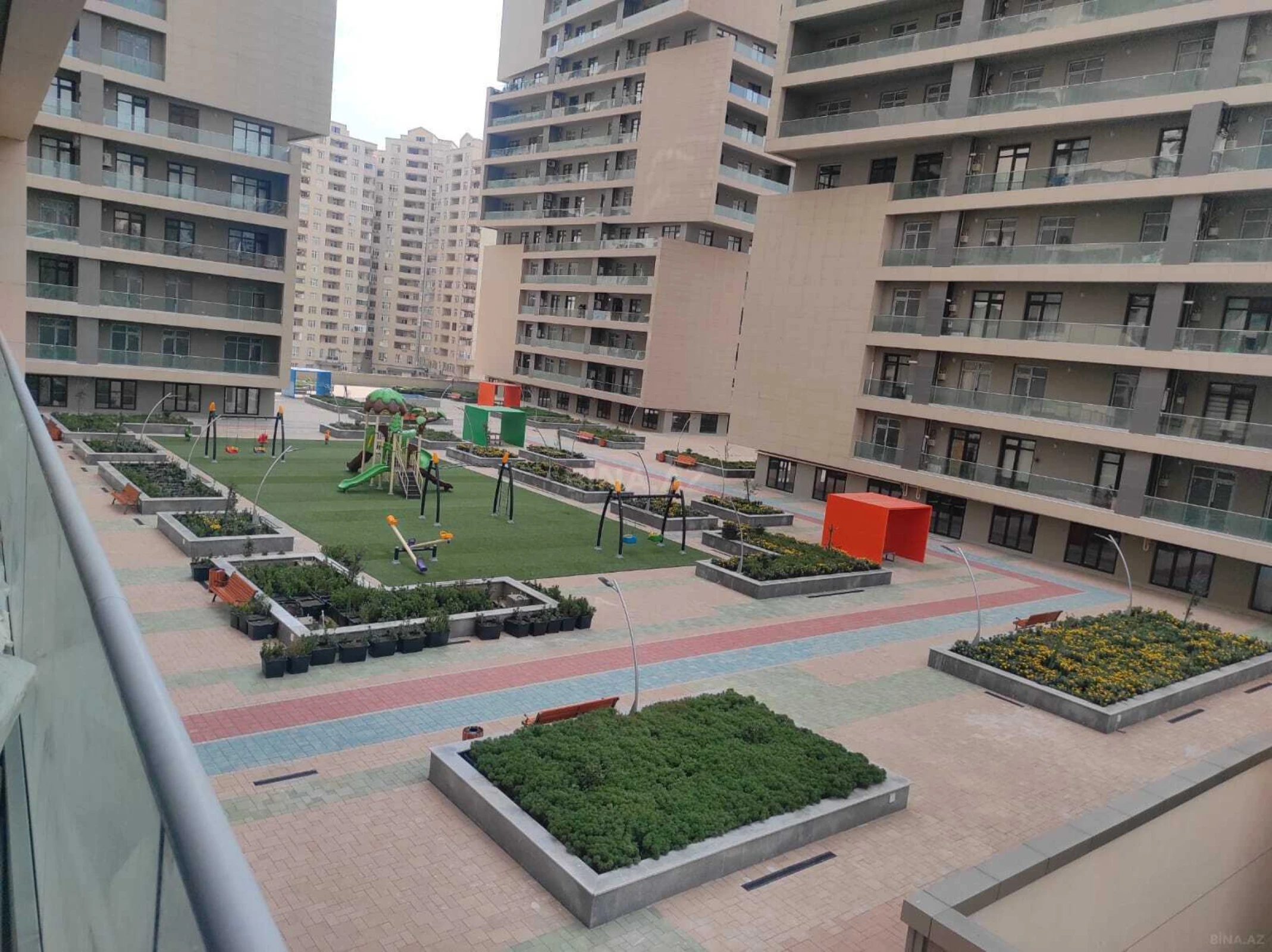 Satılır 3 otaqlı mənzil 148 m²