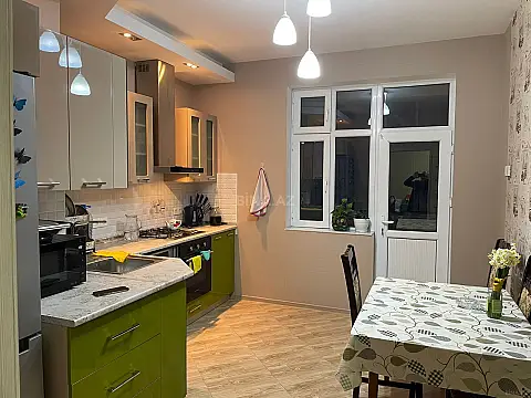 Kirayə verilir 3 otaqlı mənzil 95 m²