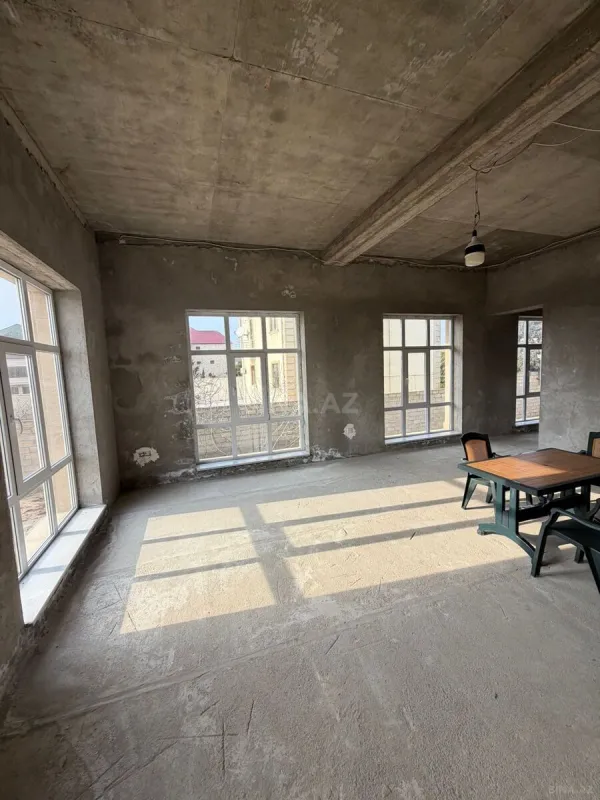 Satılır 6 otaqlı həyət evi 200 m²