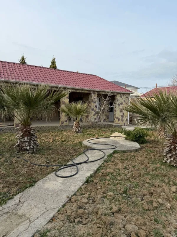 Satılır 6 otaqlı həyət evi 200 m²