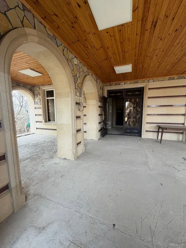 Satılır 6 otaqlı həyət evi 200 m²