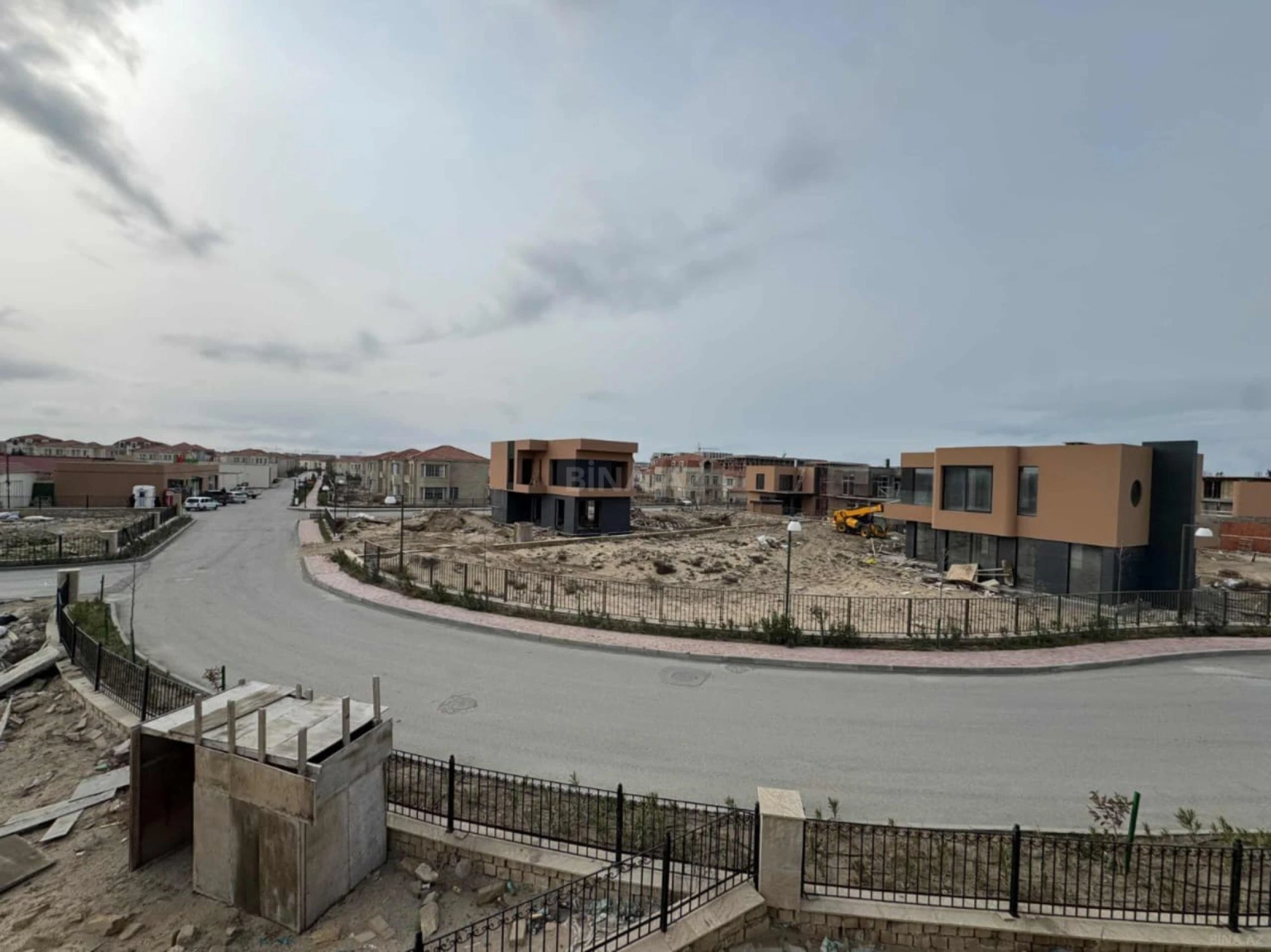 Satılır 6 otaqlı həyət evi 300 m²