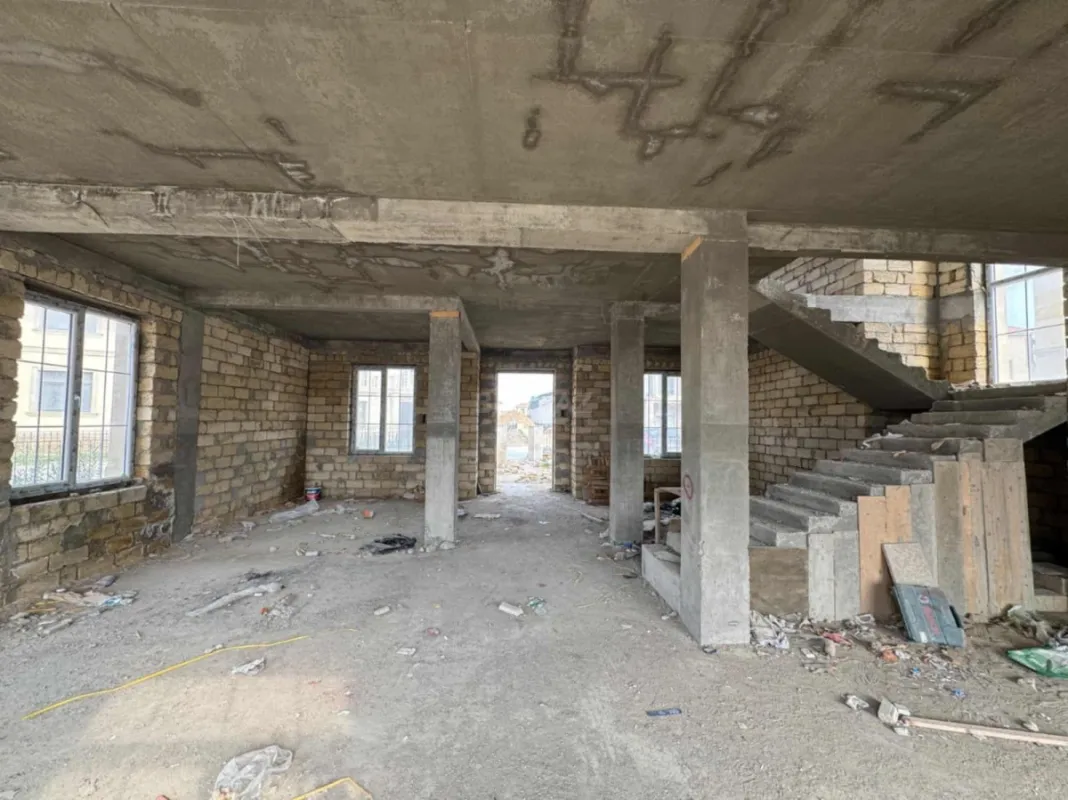 Satılır 6 otaqlı həyət evi 300 m²