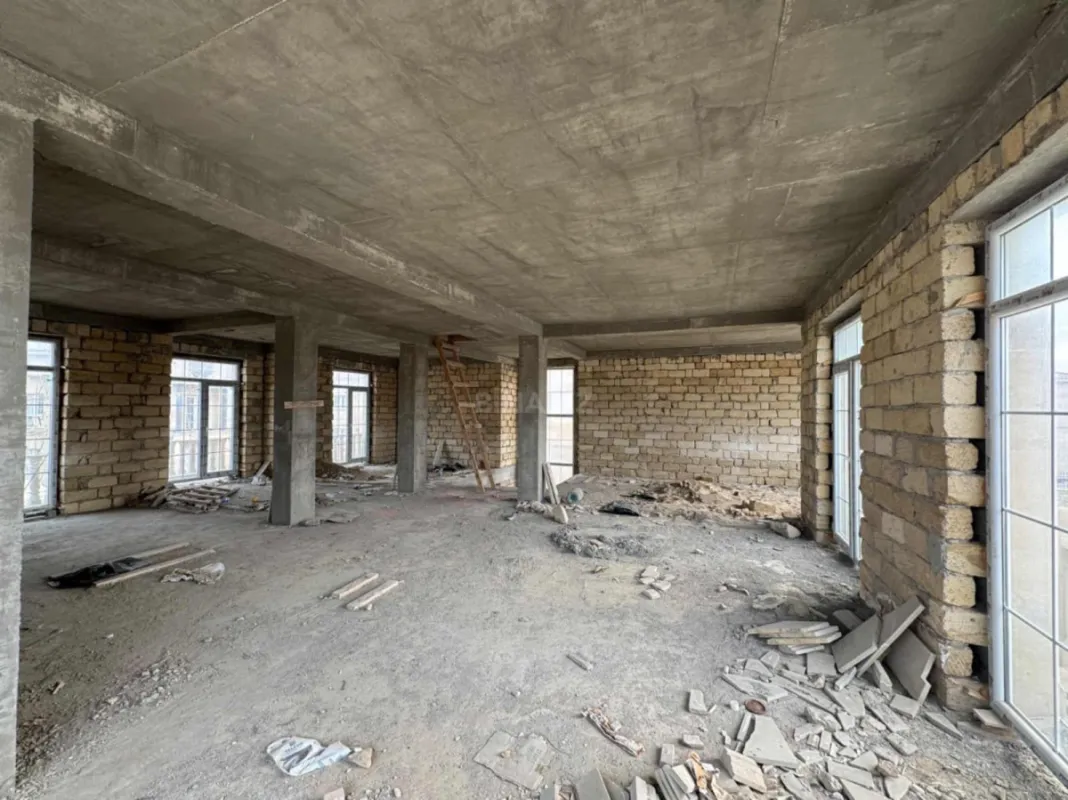 Satılır 6 otaqlı həyət evi 300 m²