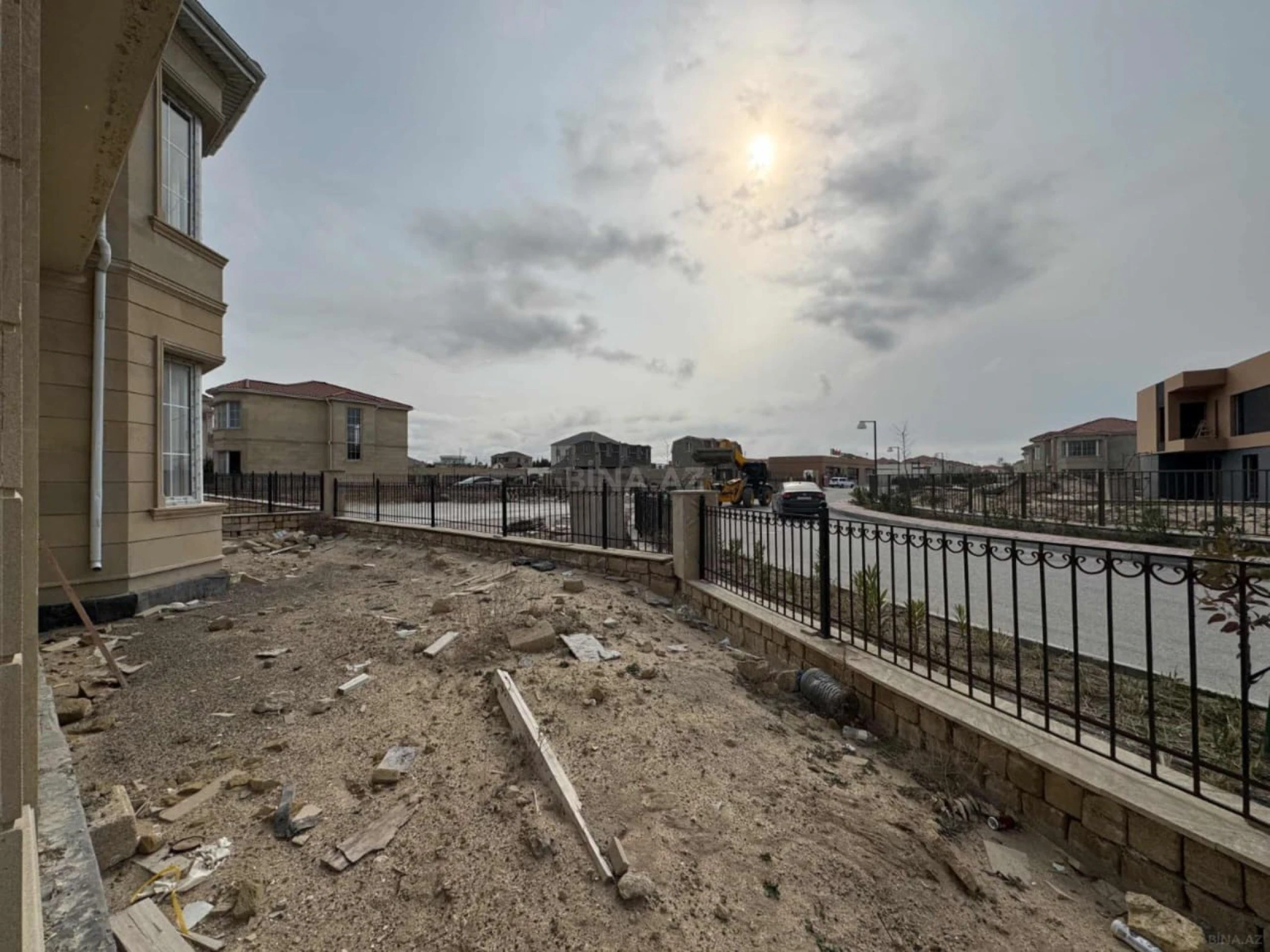 Satılır 6 otaqlı həyət evi 300 m²