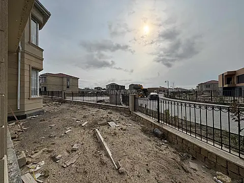 Satılır 6 otaqlı həyət evi 300 m²