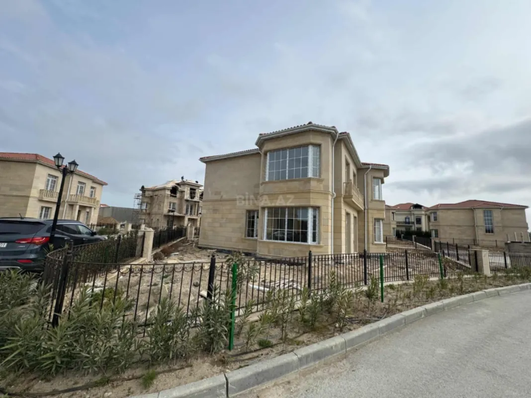Satılır 6 otaqlı həyət evi 300 m²