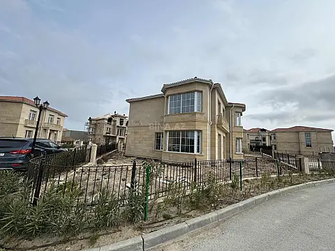 Satılır 6 otaqlı həyət evi 300 m²