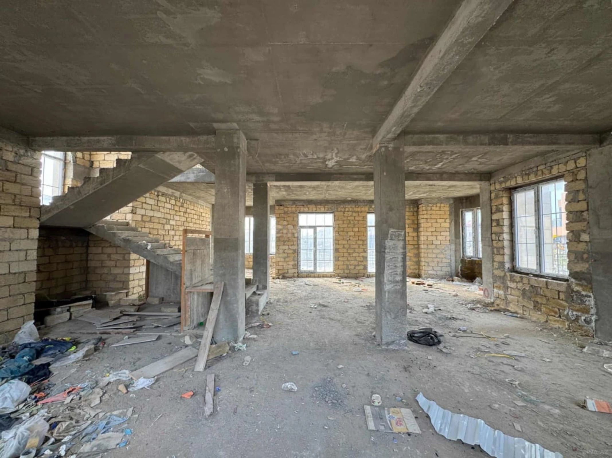 Satılır 6 otaqlı həyət evi 300 m²