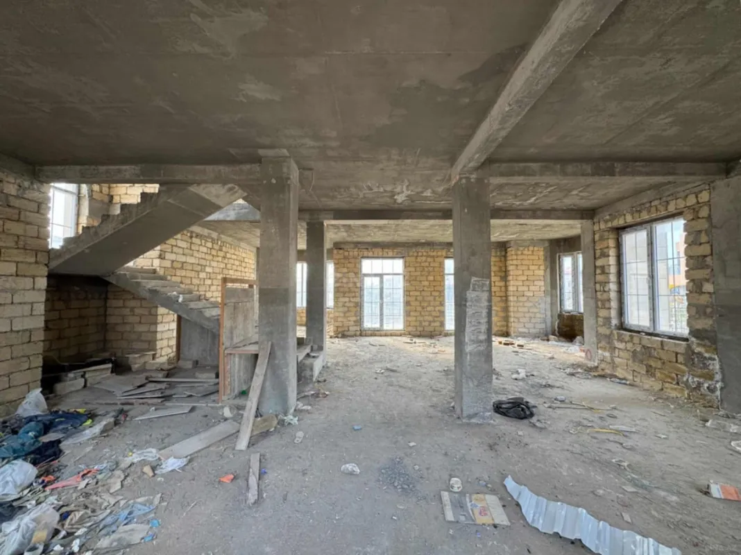 Satılır 6 otaqlı həyət evi 300 m²