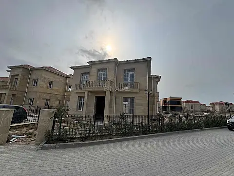Satılır 6 otaqlı həyət evi 300 m²