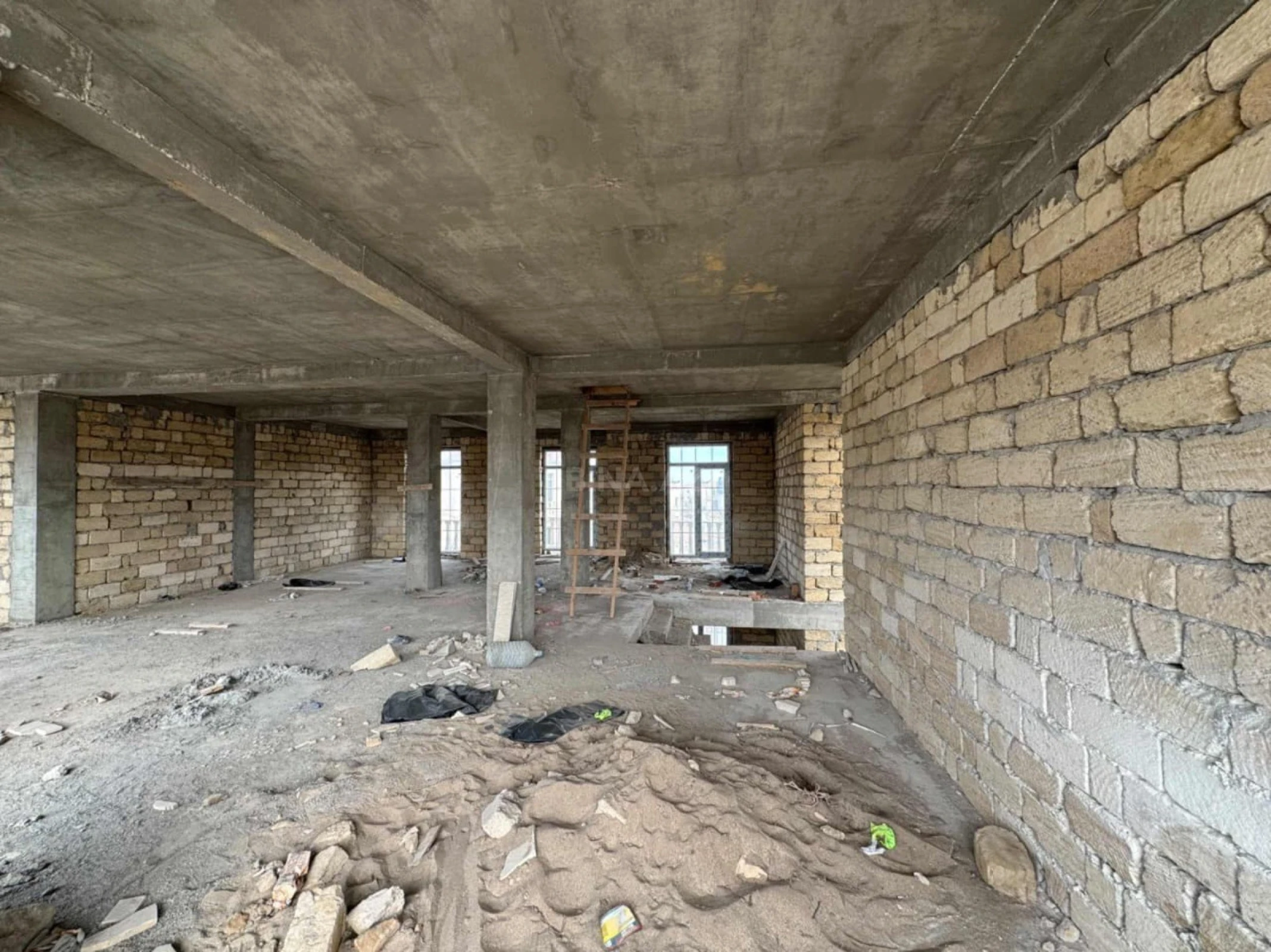 Satılır 6 otaqlı həyət evi 300 m²