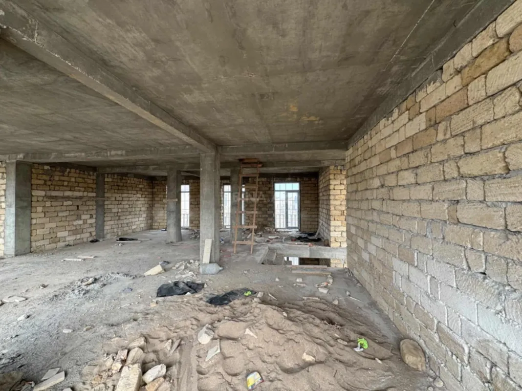 Satılır 6 otaqlı həyət evi 300 m²